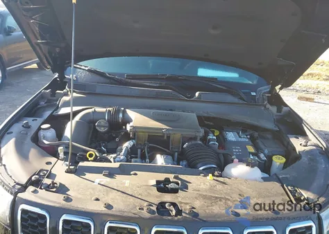 2025 Jeep Compass Latitude 4X4 from USA, damaged, VIN 3C4NJDBNXST610528